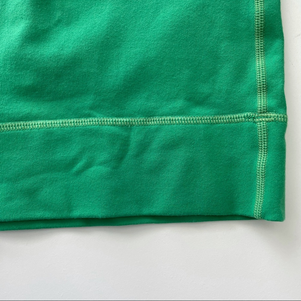 Vintage Luluemon Green sz 6 crop - Picture 5 of 12